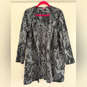 Vince Camuto Black and Gray Abstract Cardigan
